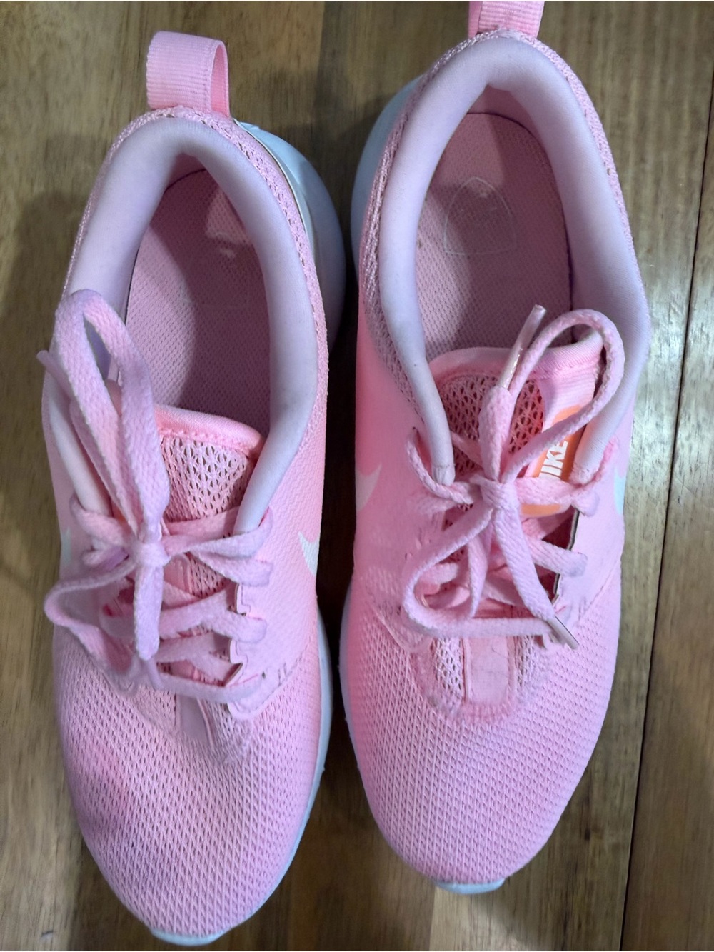 Nike Light Pink Mesh golf Roshe Athletic Sneakers with White Swoosh - Picture 2 of 6